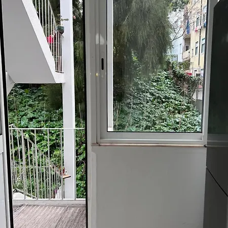 Spacious T3 For Groups In Vibrant Neighborhood Lägenhet Lisboa